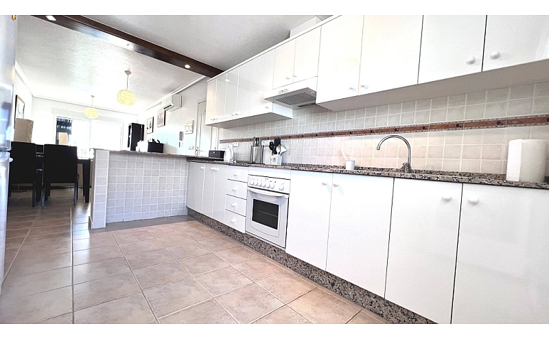 TOP FLOOR PENTHOUSE 2 BED 2 BATH