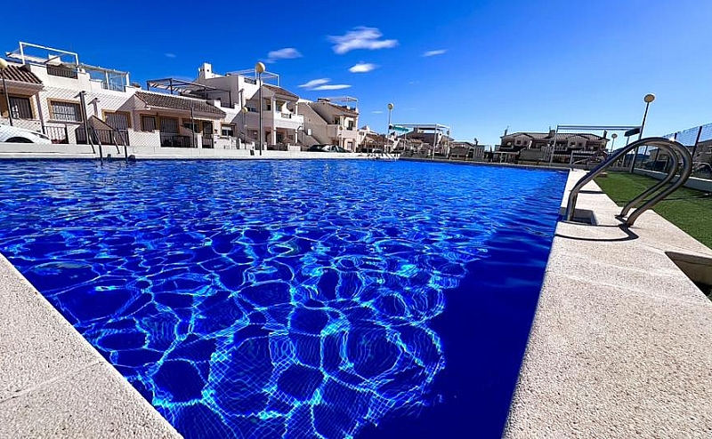 TOP FLOOR PENTHOUSE 2 BED 2 BATH