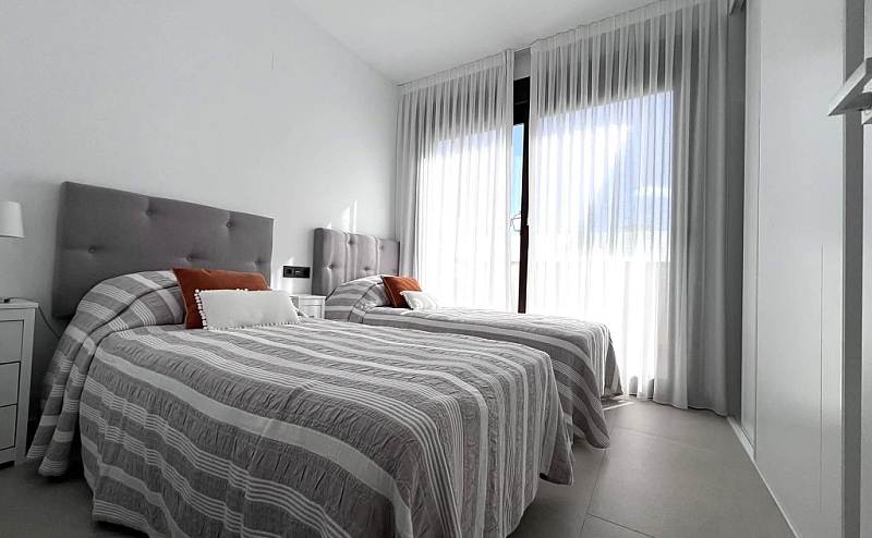 LUXURY GROUND FLOOR 2 BED 2BATH APARTMENT