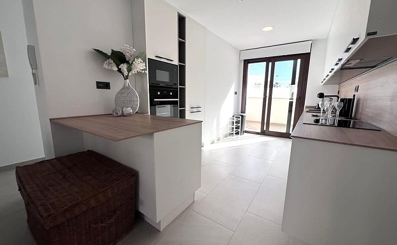 LUXURY GROUND FLOOR 2 BED 2BATH APARTMENT