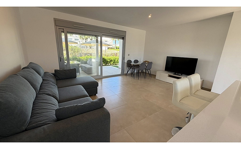BEAUITFUL 2 BED 2 BATH GROUND FLOOR APARTMENT