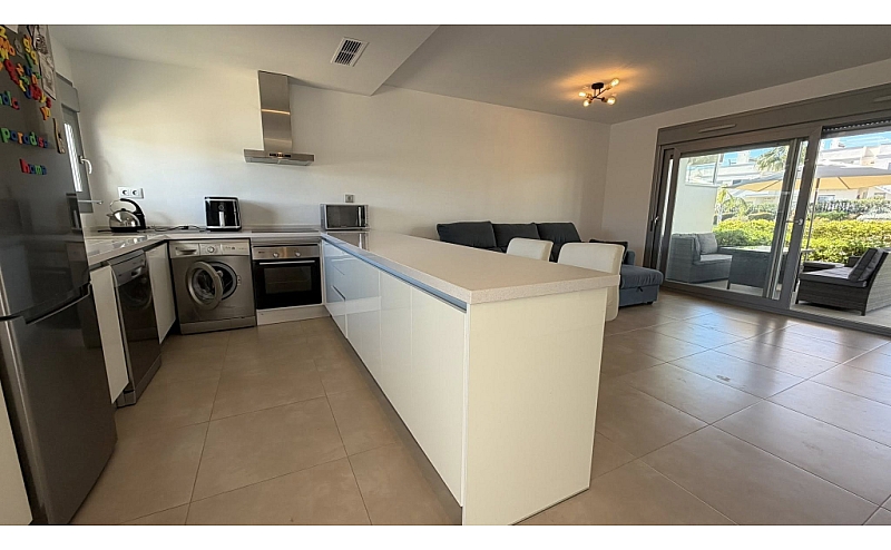 BEAUITFUL 2 BED 2 BATH GROUND FLOOR APARTMENT
