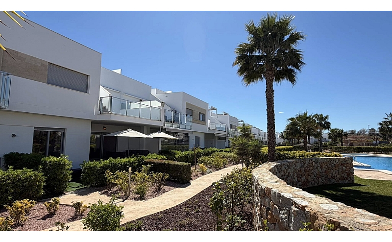 BEAUITFUL 2 BED 2 BATH GROUND FLOOR APARTMENT