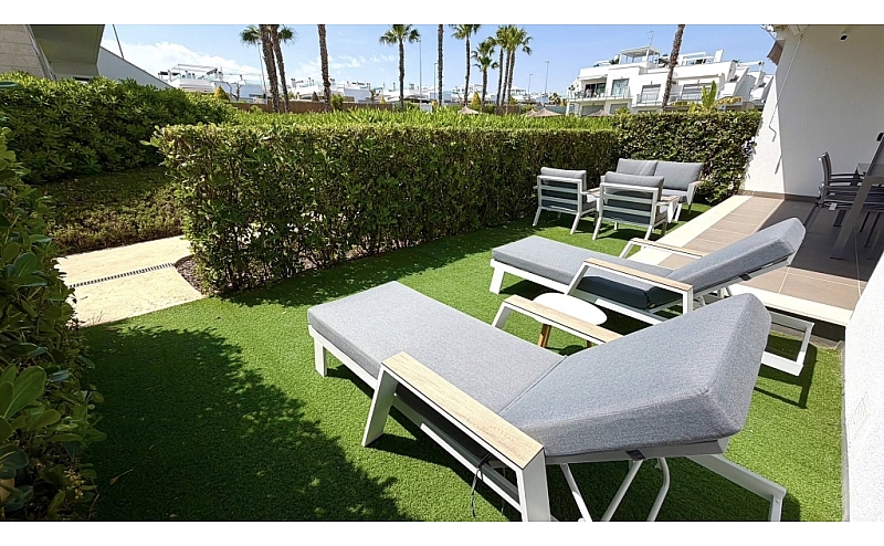 STUNNING 2 BED 2 BATH GROUND FLOOR APARTMENT