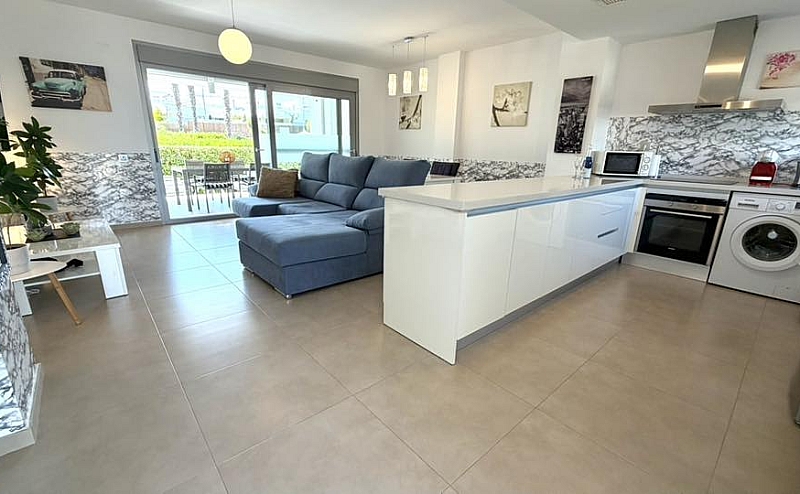 STUNNING 2 BED 2 BATH GROUND FLOOR APARTMENT