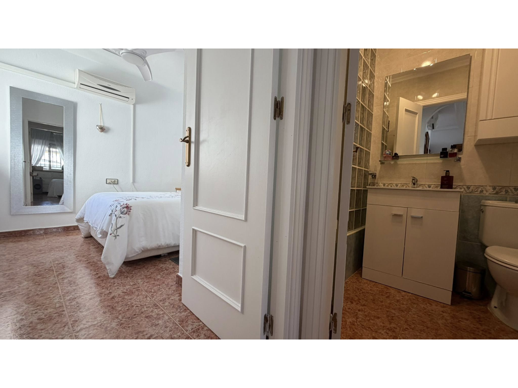 Sold - BEAUITFUL 2 BED 1 BATH TOP FLOOR APARTMENT -  - Alicante