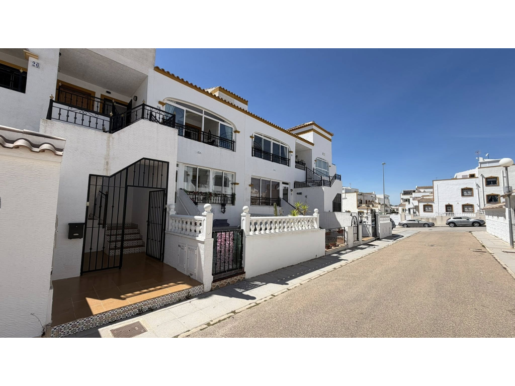 Sold - BEAUITFUL 2 BED 1 BATH TOP FLOOR APARTMENT -  - Alicante