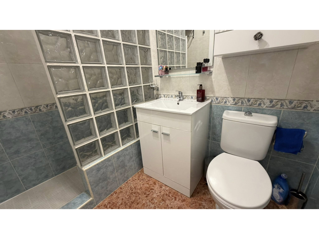 Sold - BEAUITFUL 2 BED 1 BATH TOP FLOOR APARTMENT -  - Alicante