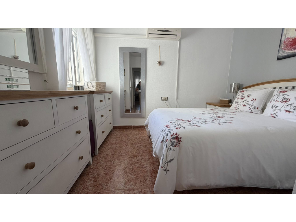 Sold - BEAUITFUL 2 BED 1 BATH TOP FLOOR APARTMENT -  - Alicante