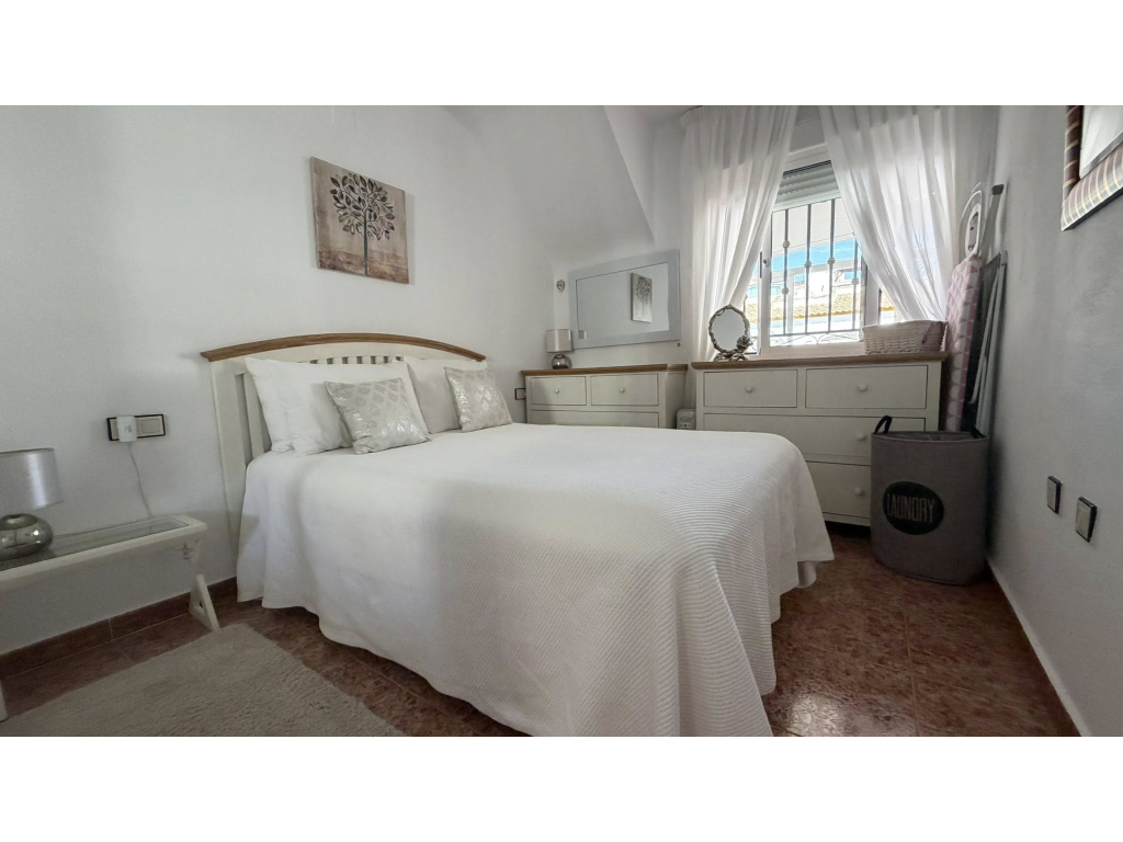 Sold - BEAUITFUL 2 BED 1 BATH TOP FLOOR APARTMENT -  - Alicante