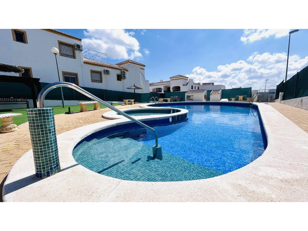 For sale - GROUND FLOOR 2BED 1BATH APARTMENT -  - Alicante