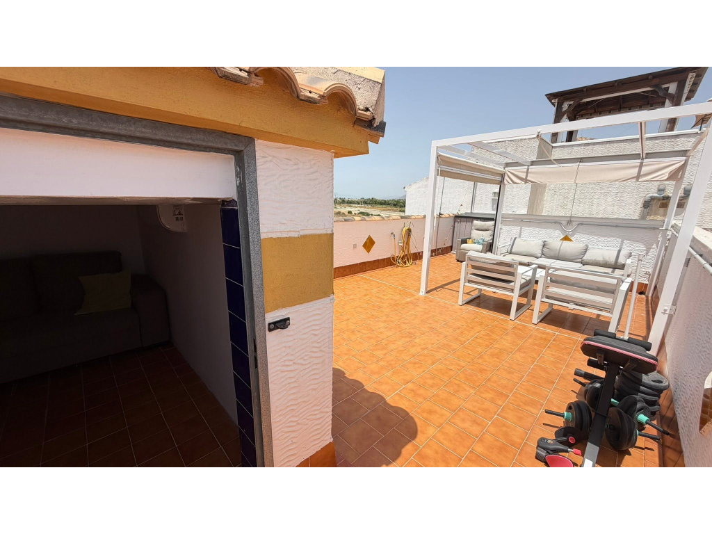 For sale - PRESTIGIOUS 2 BED 1 BATH TOP FLOOR APARTMENT -  - 