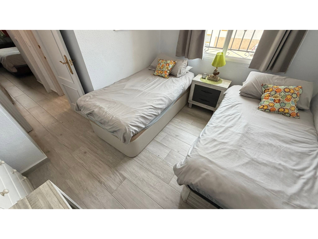 For sale - PRESTIGIOUS 2 BED 1 BATH TOP FLOOR APARTMENT -  - 