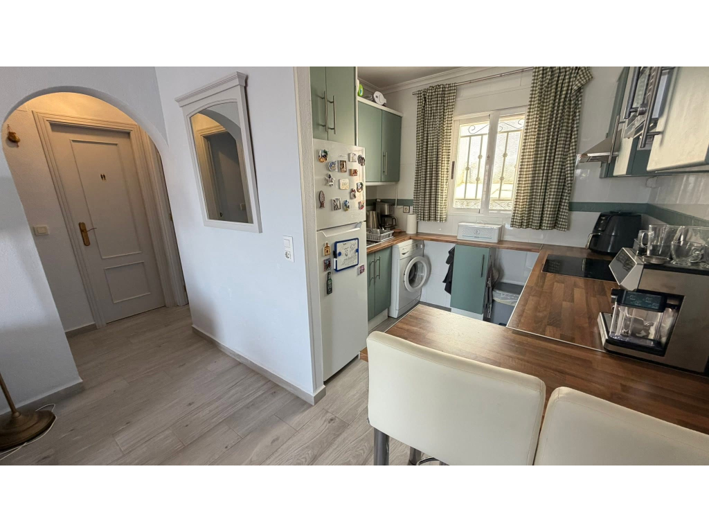 For sale - PRESTIGIOUS 2 BED 1 BATH TOP FLOOR APARTMENT -  - 