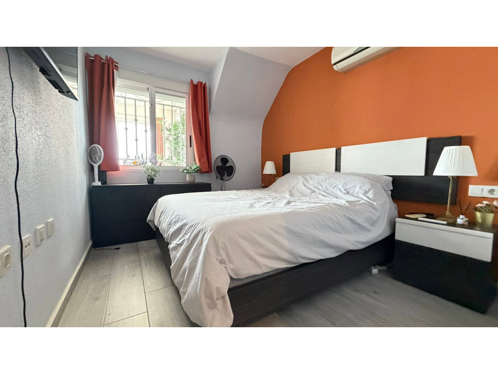 For sale - PRESTIGIOUS 2 BED 1 BATH TOP FLOOR APARTMENT -  - 