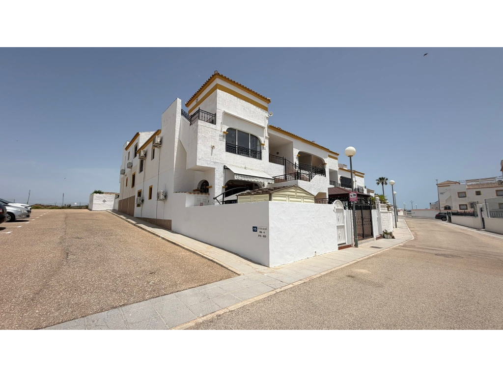 For sale - PRESTIGIOUS 2 BED 1 BATH TOP FLOOR APARTMENT -  - 