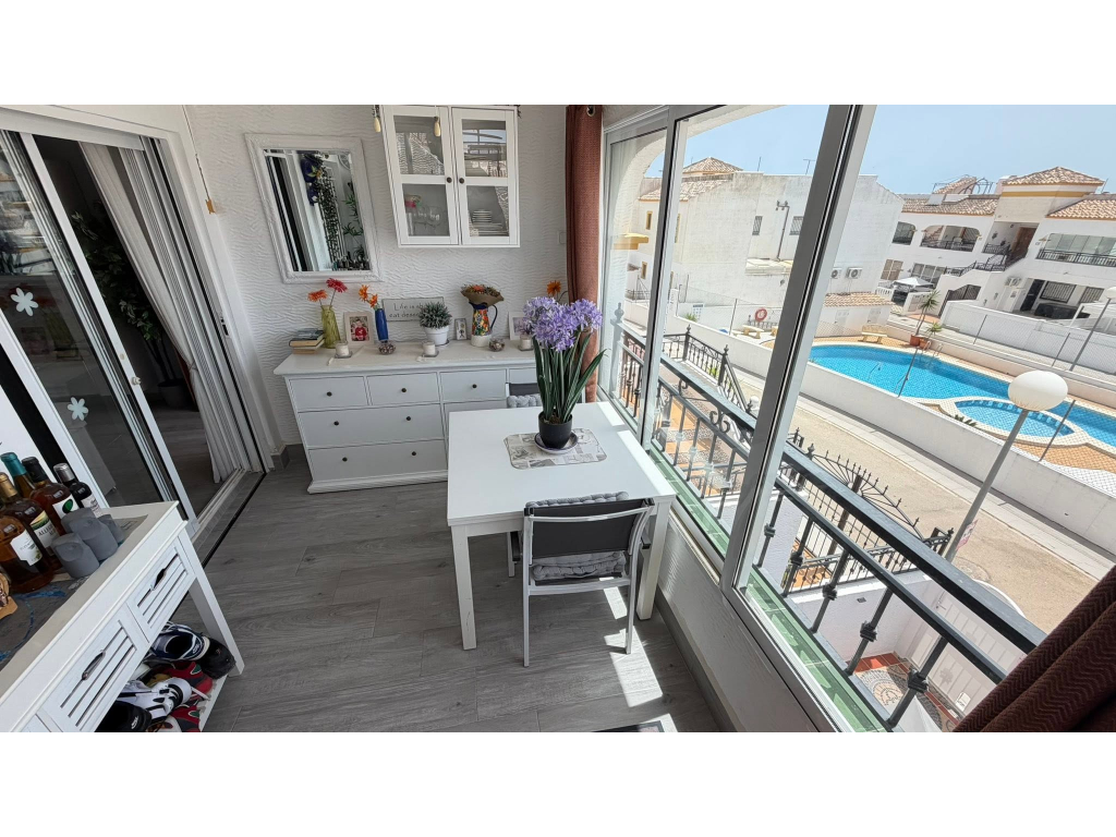 For sale - PRESTIGIOUS 2 BED 1 BATH TOP FLOOR APARTMENT -  - 