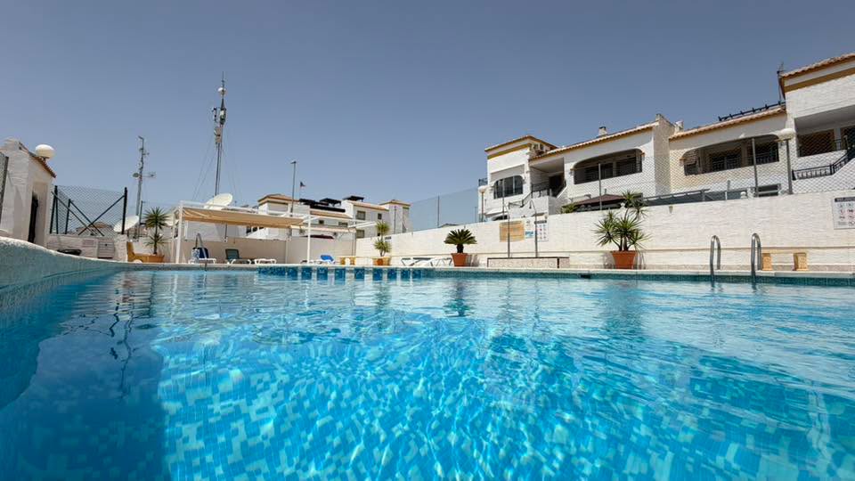 For sale - PRESTIGIOUS 2 BED 1 BATH TOP FLOOR APARTMENT -  - 