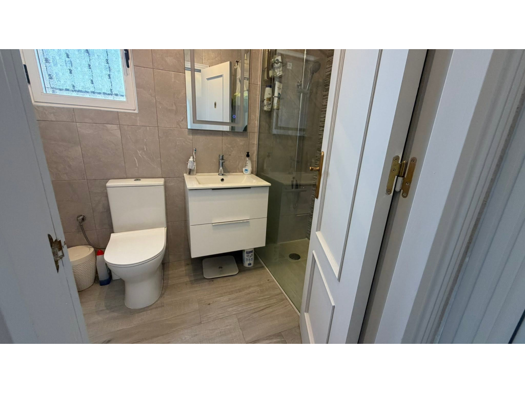 For sale - PRESTIGIOUS 2 BED 1 BATH TOP FLOOR APARTMENT -  - 