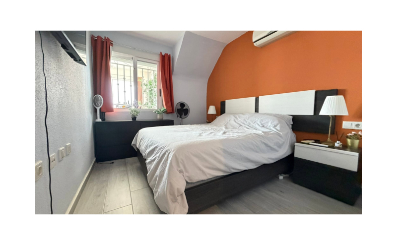 PRESTIGIOUS 2 BED 1 BATH TOP FLOOR APARTMENT