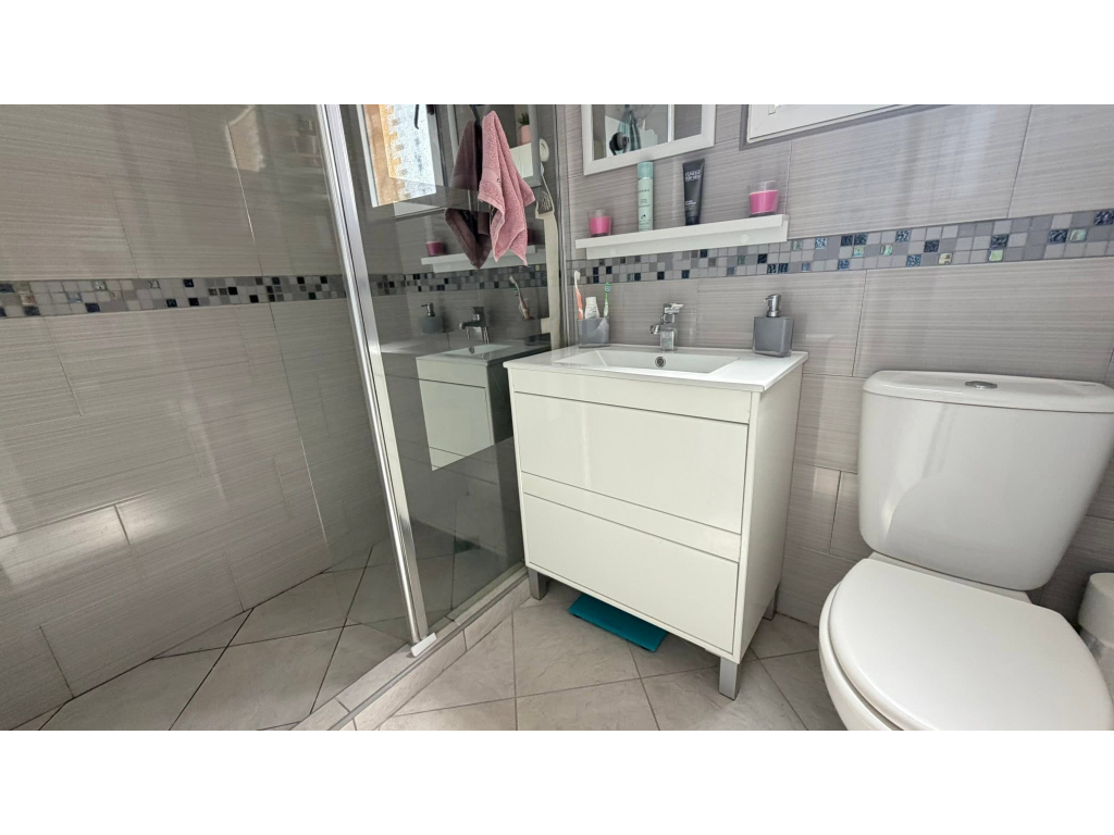 Sold - 2 BED 1 BATH GROUND FLOOR APARTMENT -  - Alicante