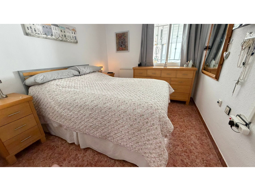 Sold - 2 BED 1 BATH GROUND FLOOR APARTMENT -  - Alicante