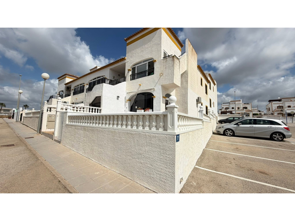 Sold - 2 BED 1 BATH GROUND FLOOR APARTMENT -  - Alicante