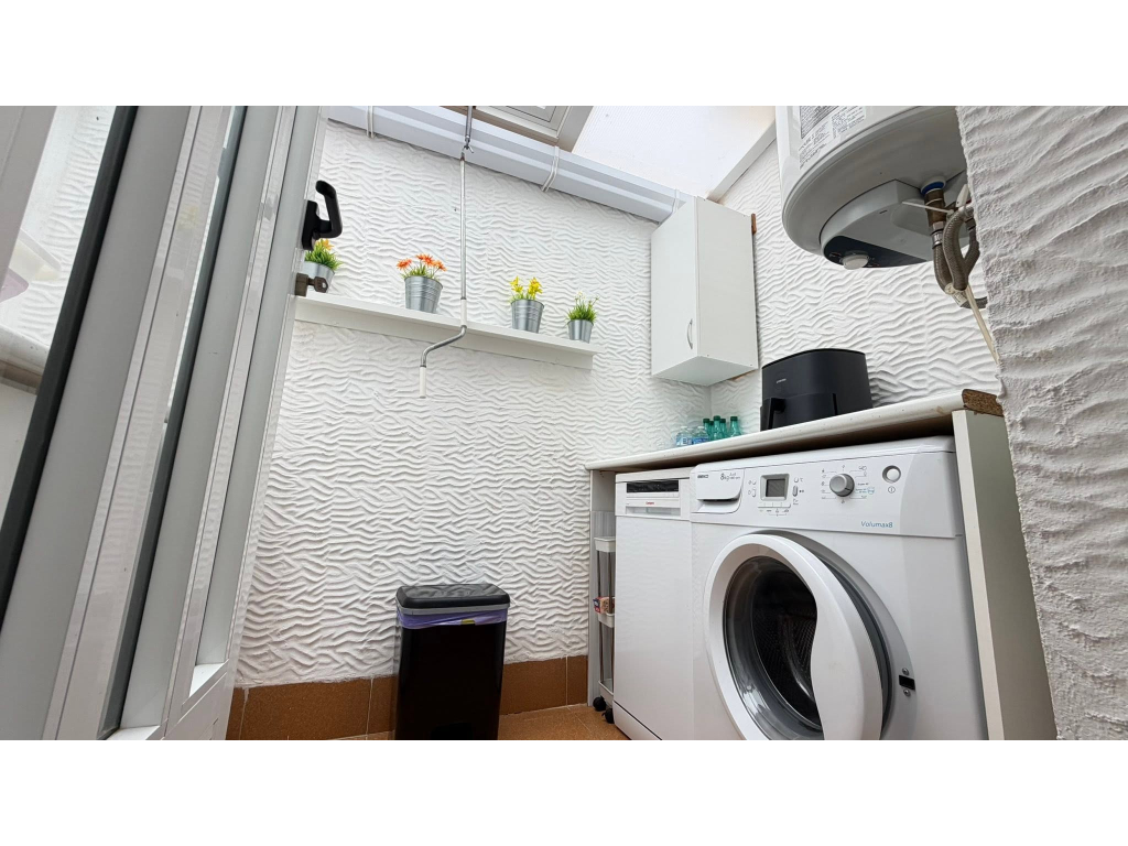 Sold - 2 BED 1 BATH GROUND FLOOR APARTMENT -  - Alicante