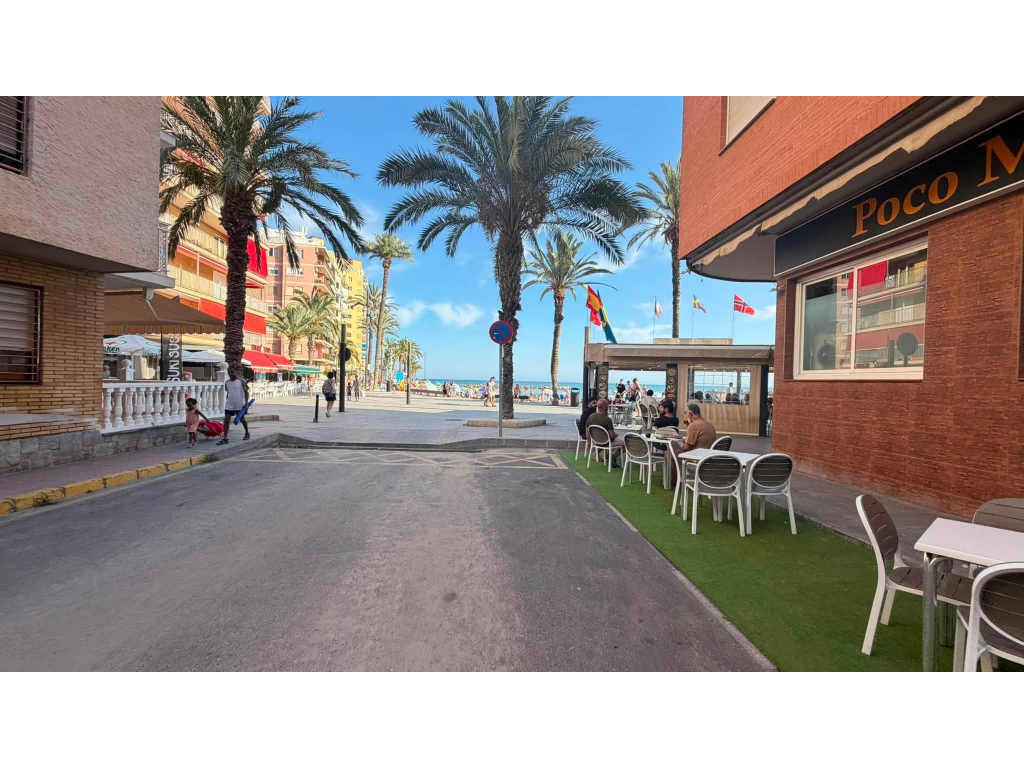 For sale - 2 BED 1 BATH CITY APARTMENT IN TORREVIEJA -  - Alicante