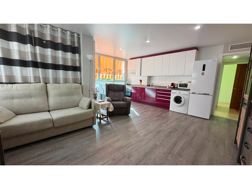 For sale - 2 BED 1 BATH CITY APARTMENT IN TORREVIEJA -  - Alicante