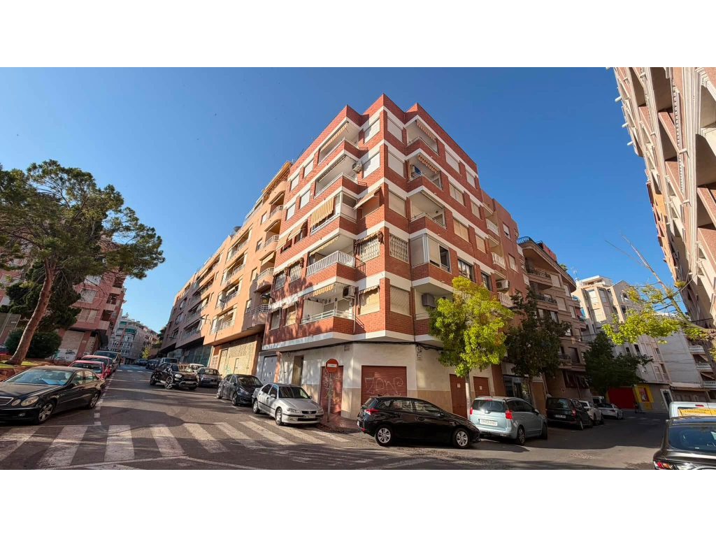 For sale - 2 BED 1 BATH CITY APARTMENT IN TORREVIEJA -  - Alicante