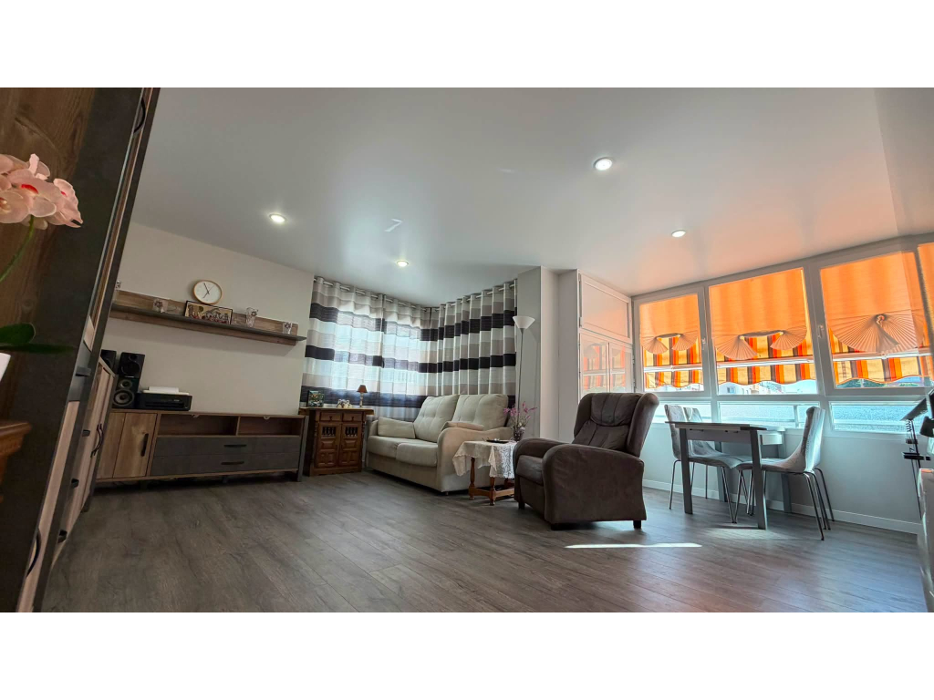 For sale - 2 BED 1 BATH CITY APARTMENT IN TORREVIEJA -  - Alicante