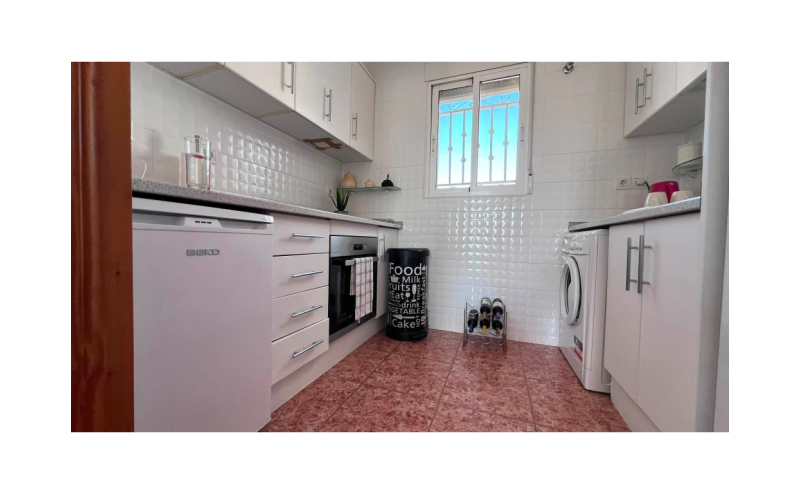 2 BED 1 BATH TOP FLOOR APARTMENT ENTRE NARANJOS VISTABELLA