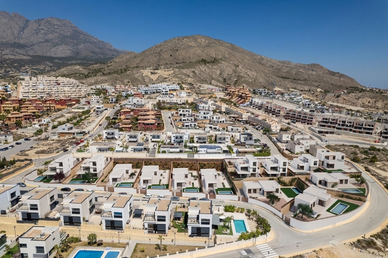 For sale - 3 Bedroom 2 Bathroom  in Finestrat - Finestrat - Alicante
