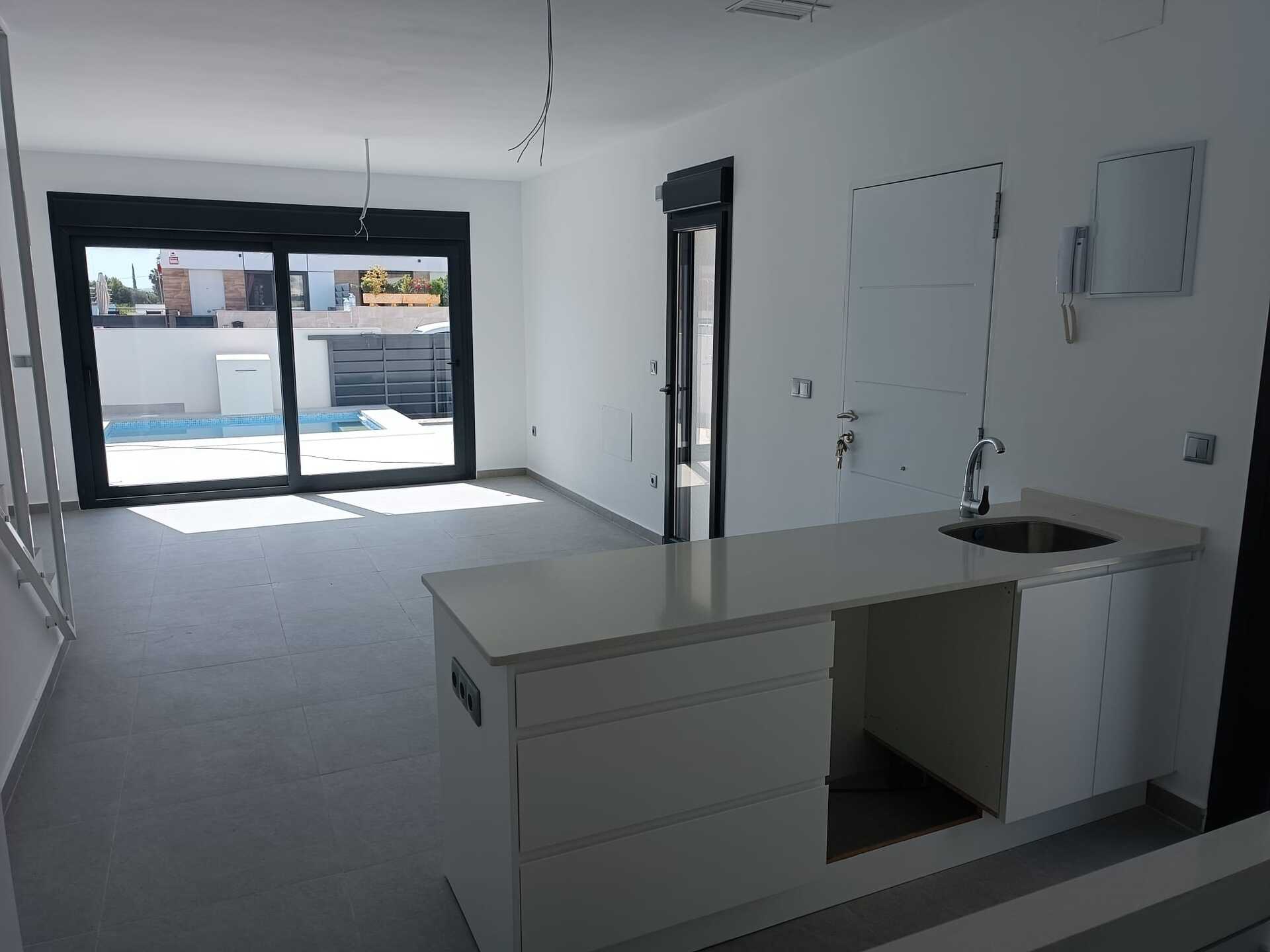For sale - 3 Bedroom 2 Bathroom detached in Daya Nueva - Daya Nueva  - Alicante