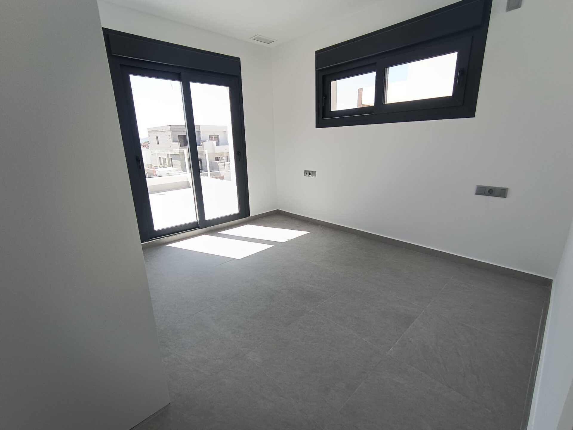 For sale - 3 Bedroom 2 Bathroom detached in Daya Nueva - Daya Nueva  - Alicante