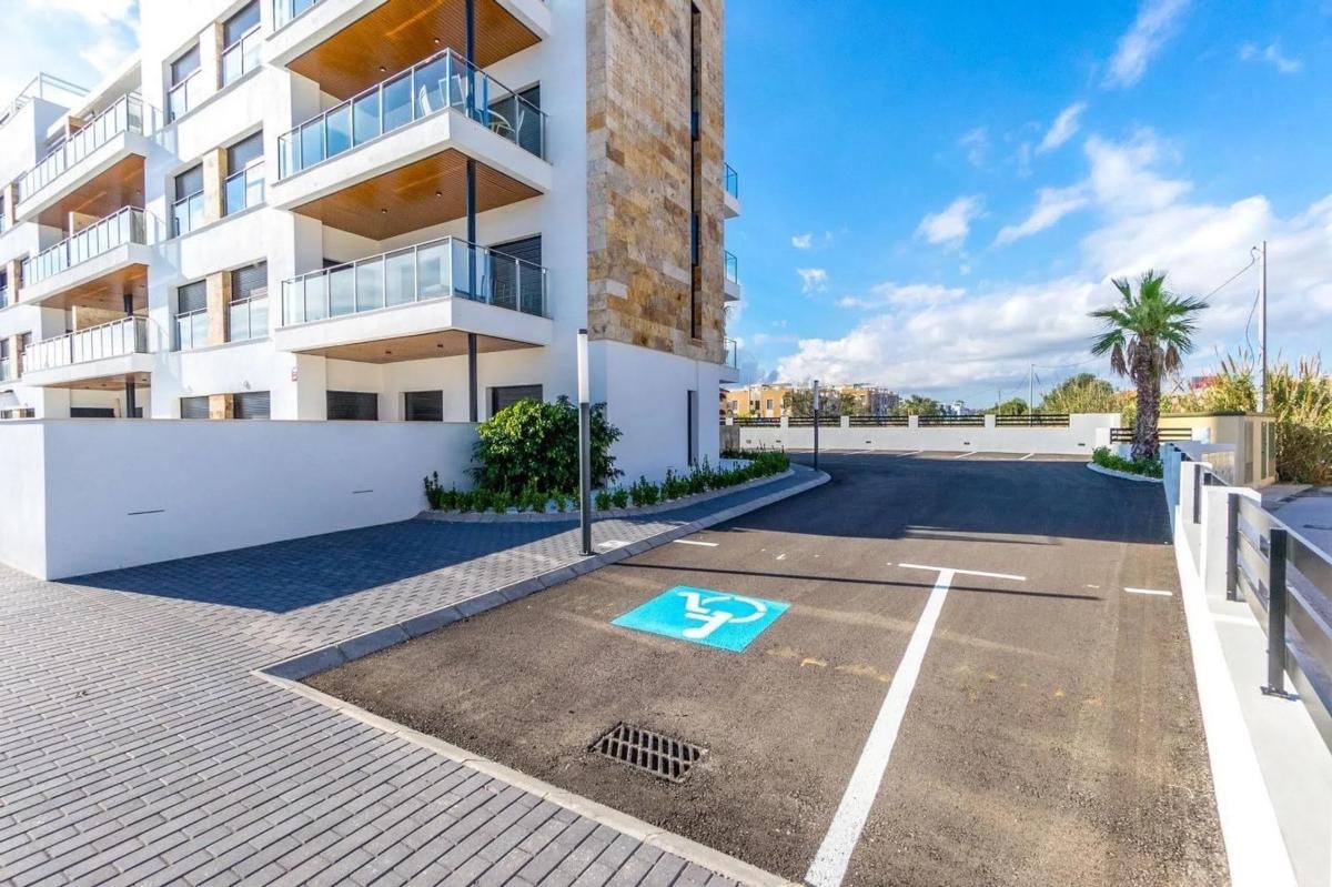 For sale - 2 Bedroom 2 Bathroom ground-floor in Torrevieja - Torrevieja  - Alicante