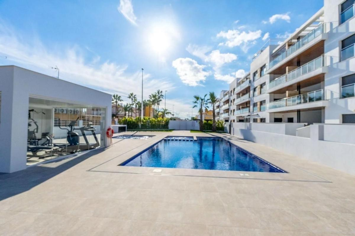 For sale - 2 Bedroom 2 Bathroom penthouse in Torrevieja - Torrevieja  - Alicante