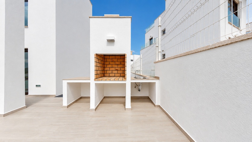For sale - 5 Bedroom 3 Bathroom detached in Finestrat - Finestrat  - Alicante