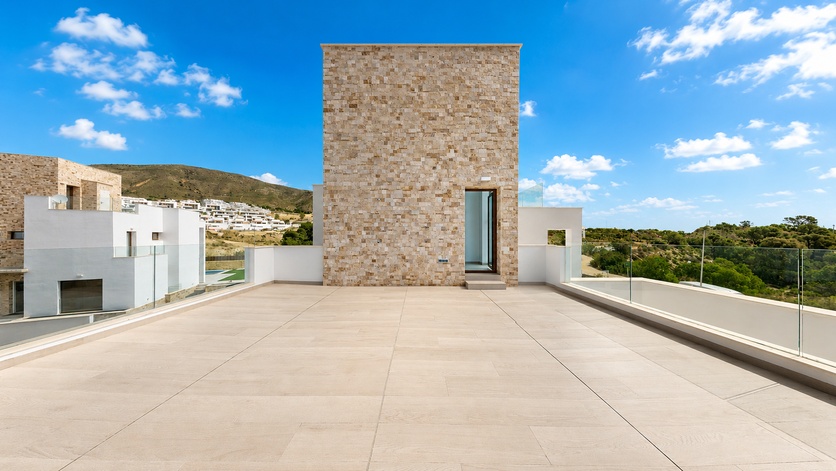 For sale - 5 Bedroom 3 Bathroom detached in Finestrat - Finestrat  - Alicante