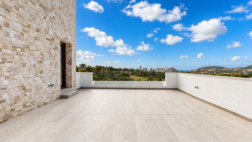 For sale - 5 Bedroom 3 Bathroom detached in Finestrat - Finestrat  - Alicante