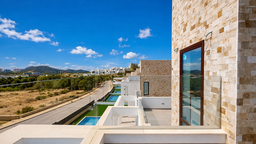 For sale - 5 Bedroom 3 Bathroom detached in Finestrat - Finestrat  - Alicante