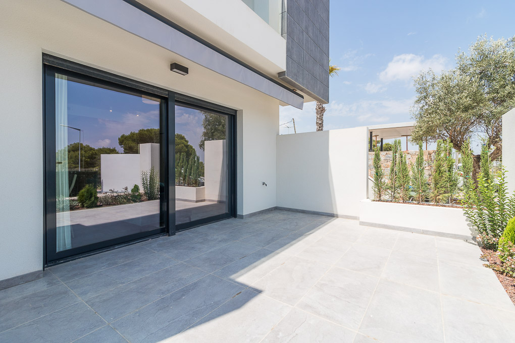 For sale - 3 Bedroom 2 Bathroom low-bungalow in Torrevieja - Torrevieja  - Alicante