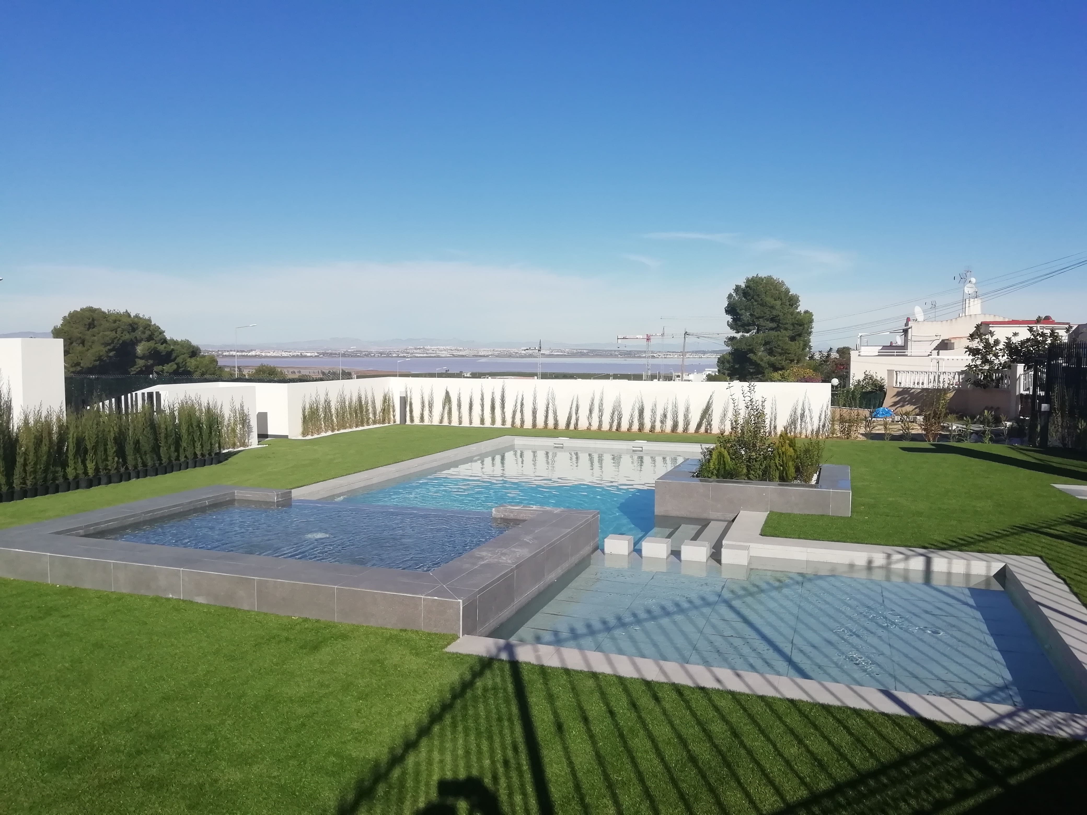 For sale - 3 Bedroom 2 Bathroom low-bungalow in Torrevieja - Torrevieja  - Alicante