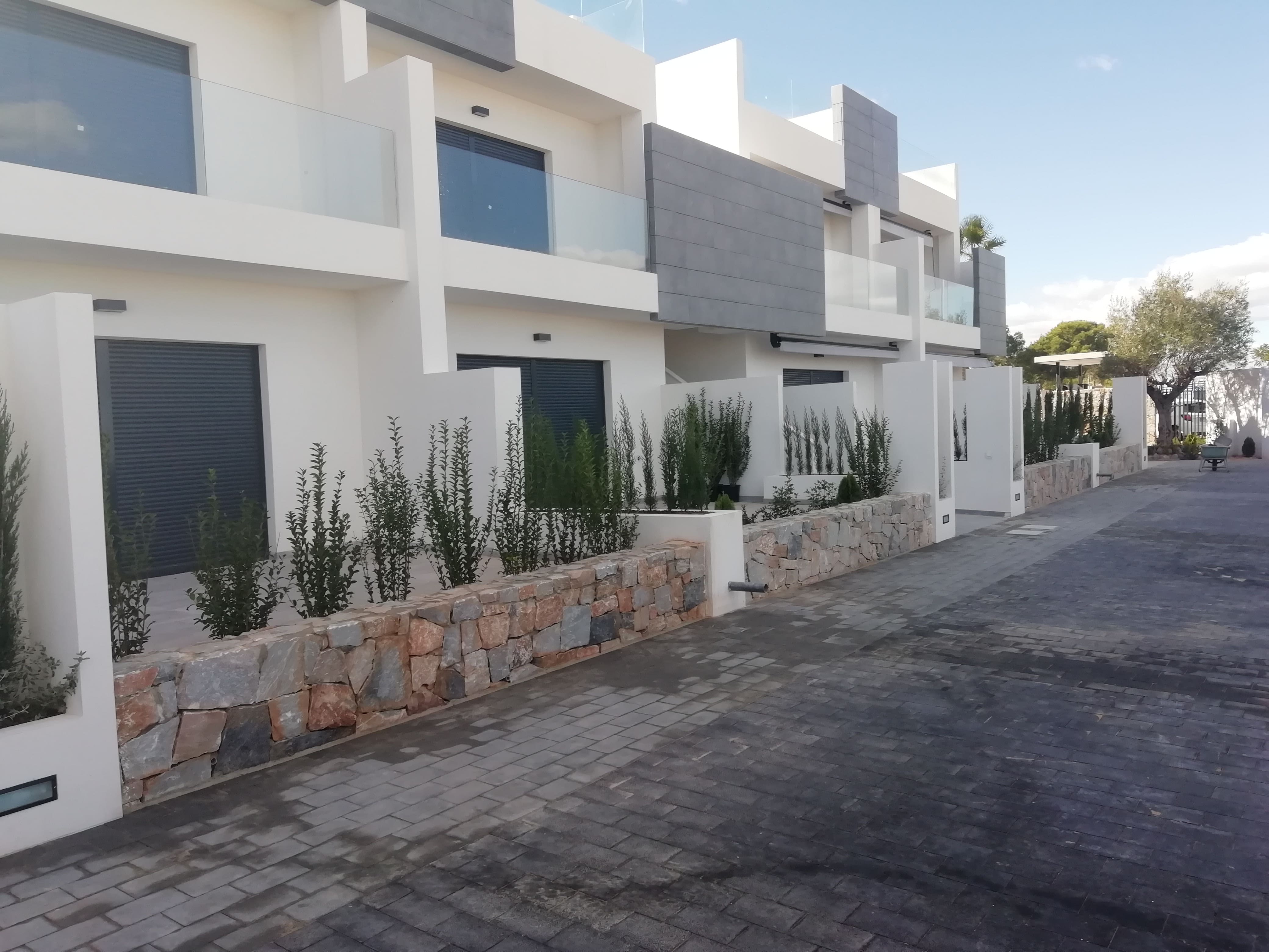 For sale - 3 Bedroom 2 Bathroom high-bungalow in Torrevieja - Torrevieja  - Alicante