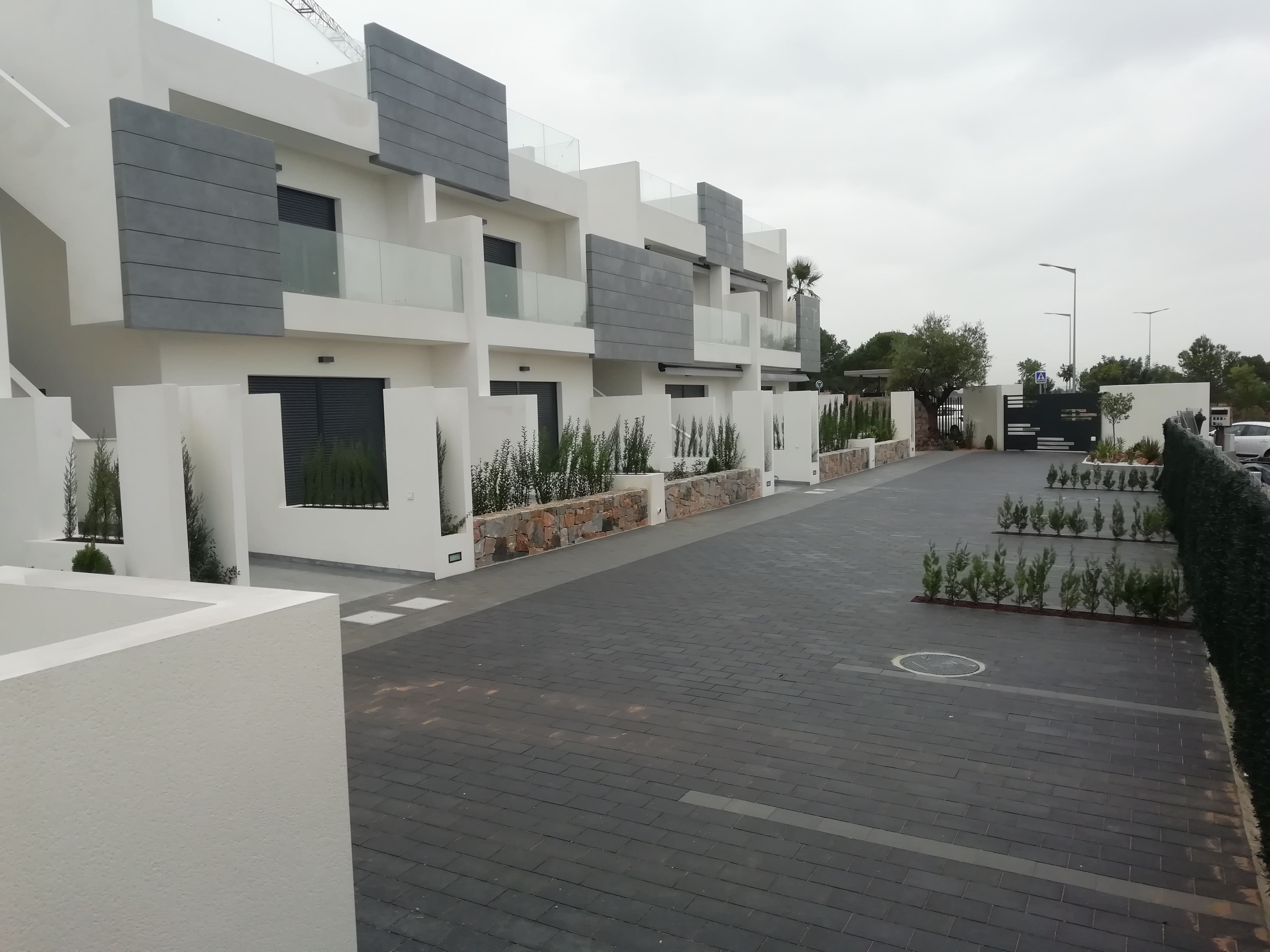 For sale - 3 Bedroom 2 Bathroom high-bungalow in Torrevieja - Torrevieja  - Alicante