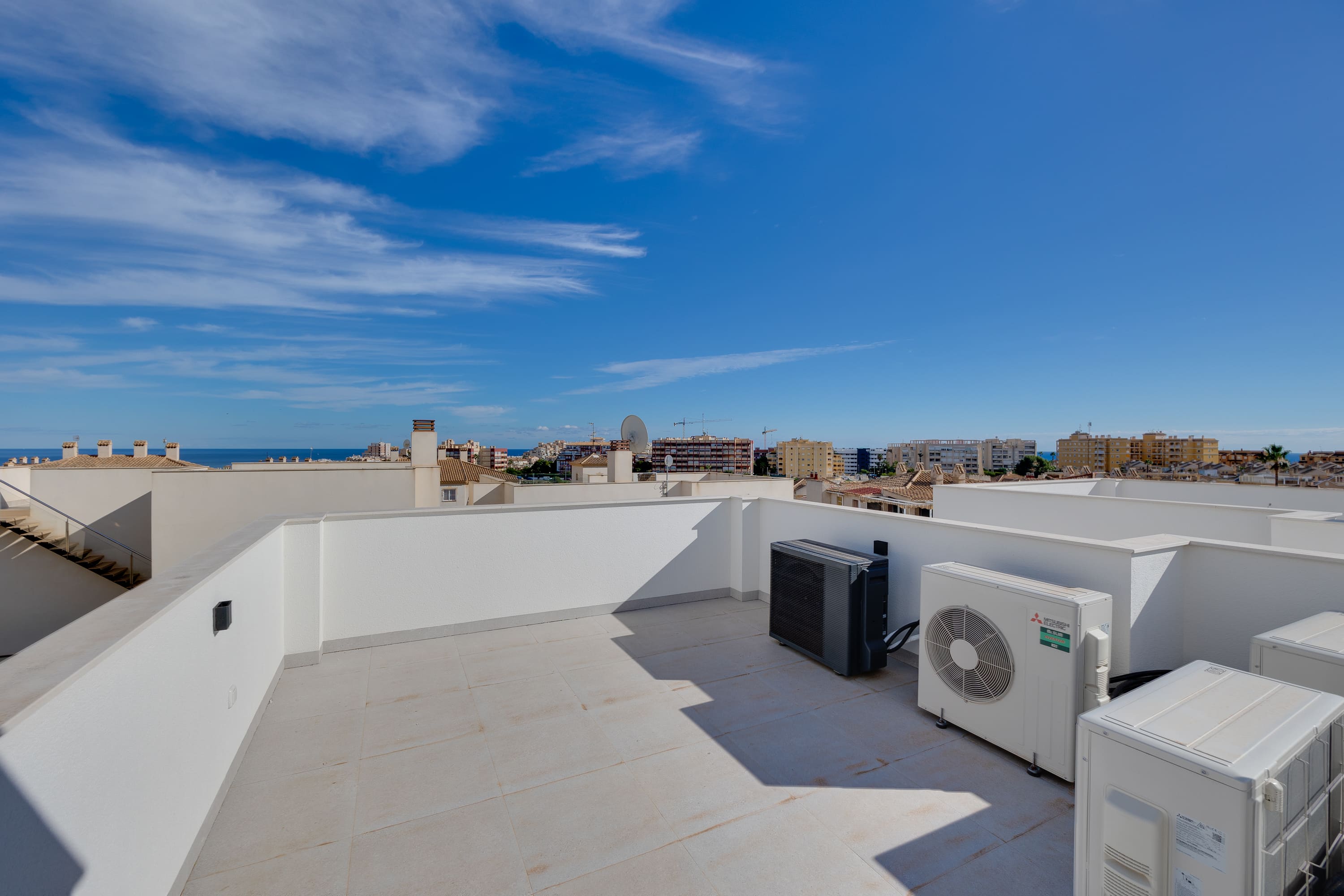 For sale - 4 Bedroom 2 Bathroom detached in Torrevieja - Torrevieja  - Alicante