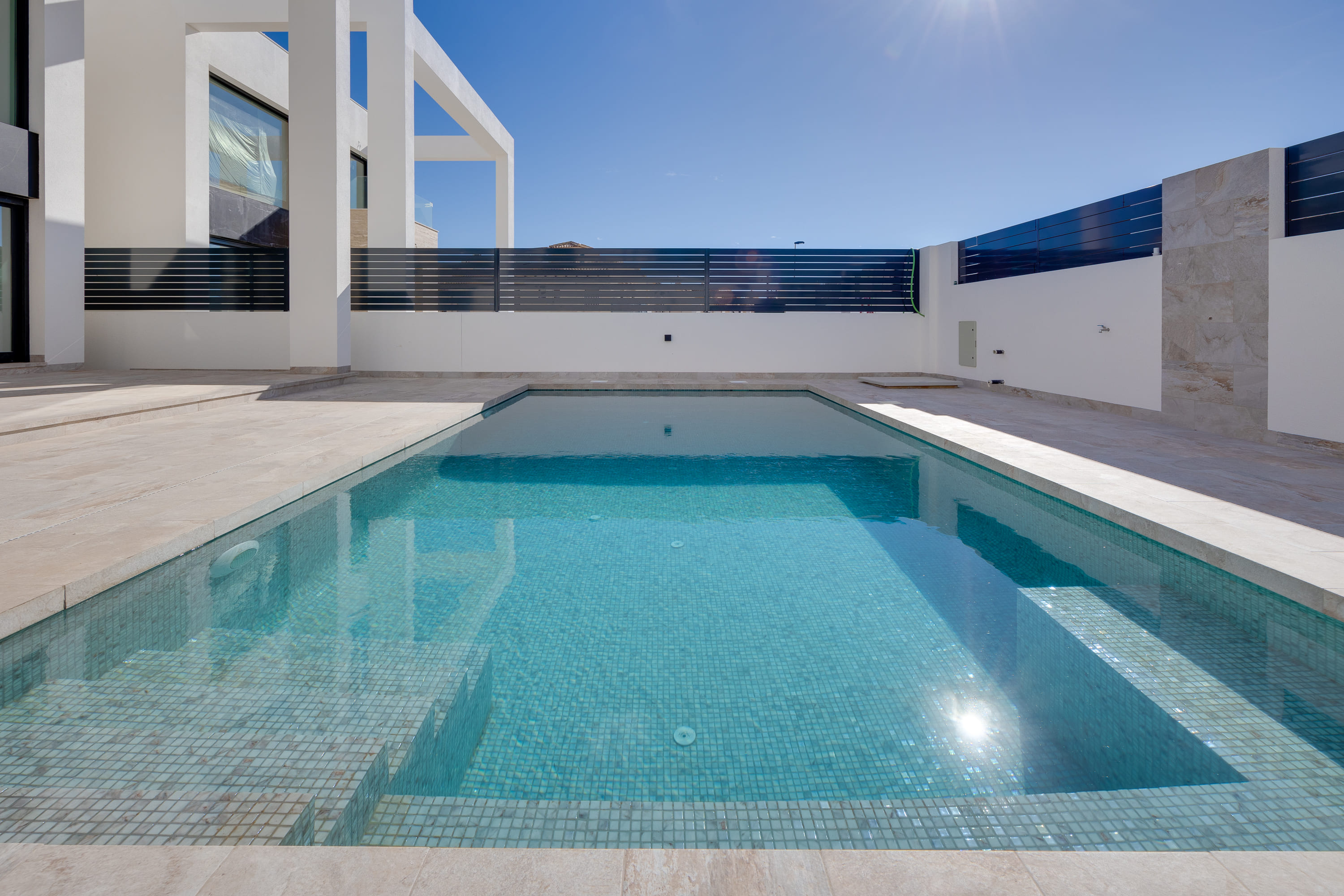 For sale - 4 Bedroom 2 Bathroom detached in Torrevieja - Torrevieja  - Alicante