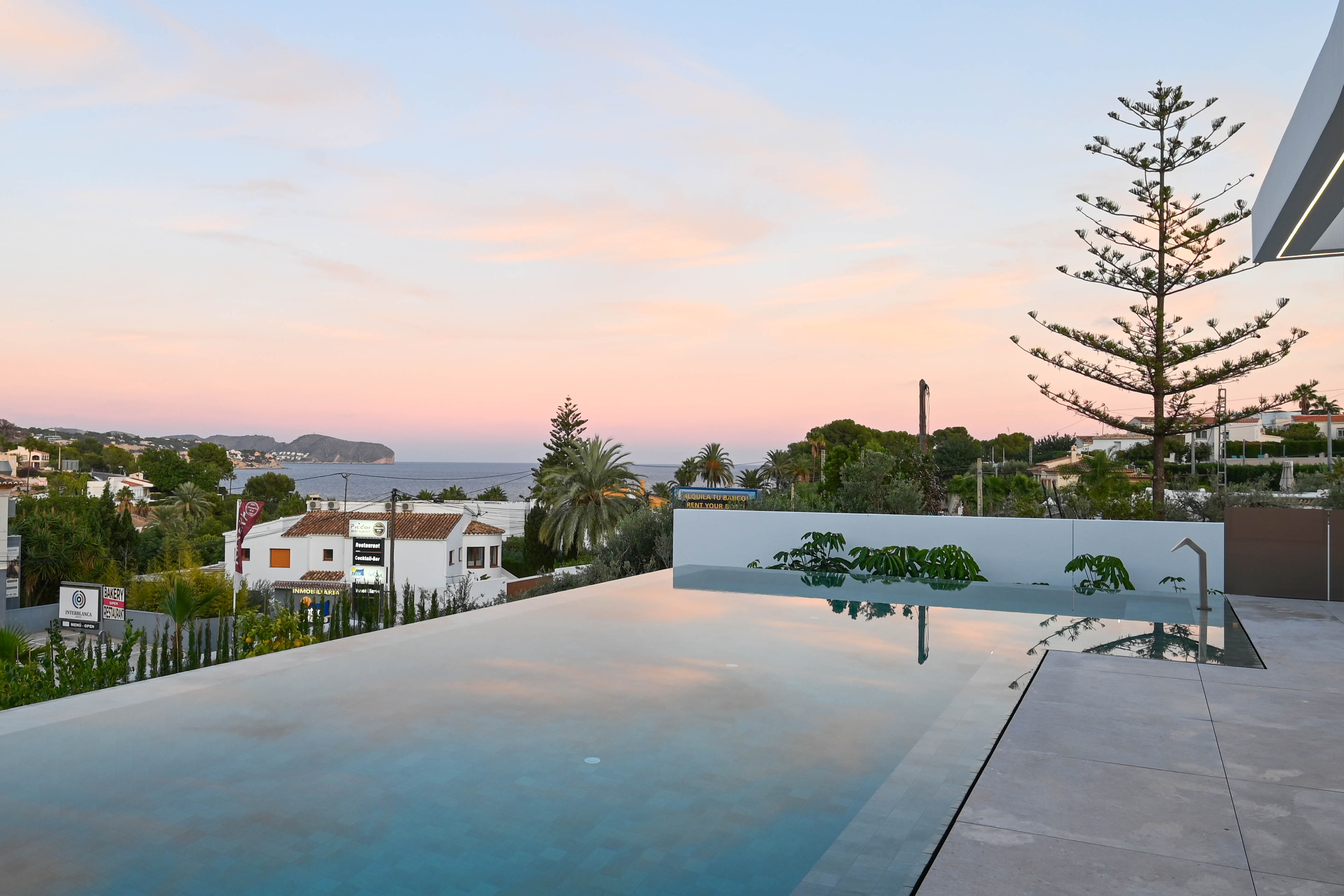 For sale - 4 Bedroom 4 Bathroom villa in Benissa - Benissa  - Alicante