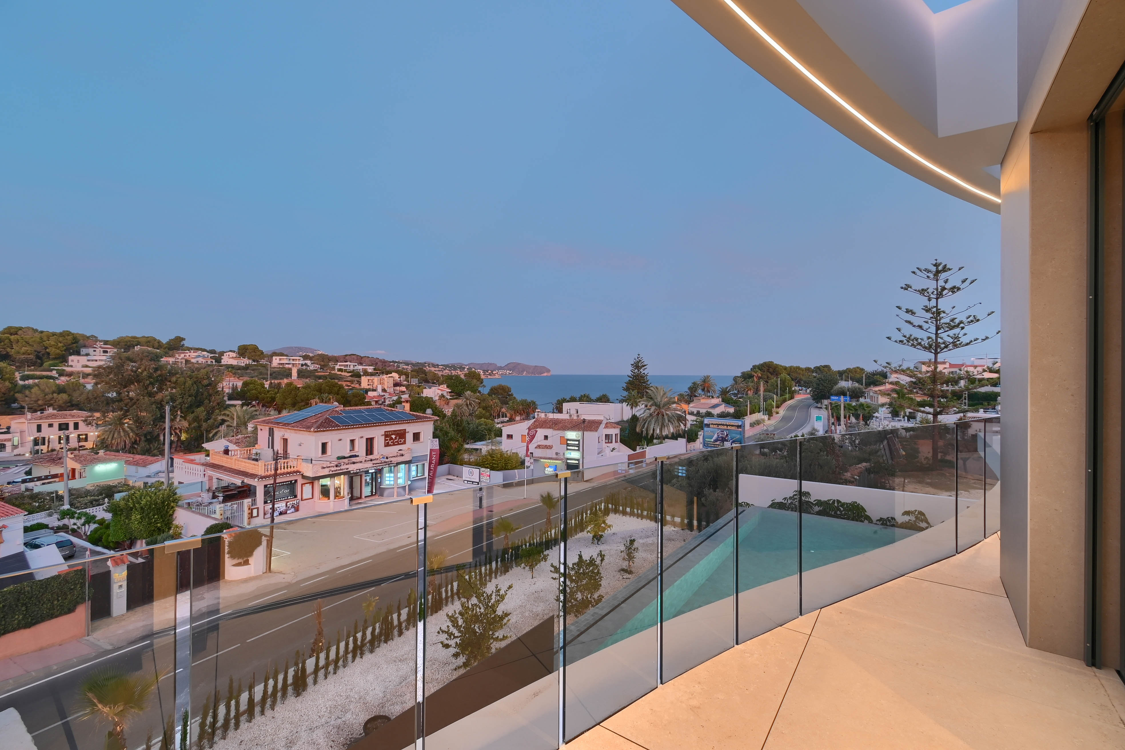 For sale - 4 Bedroom 4 Bathroom villa in Benissa - Benissa  - Alicante